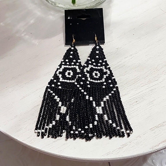 Native American Black White Seed Bead Drop Earrings New - Picture 4 of 5